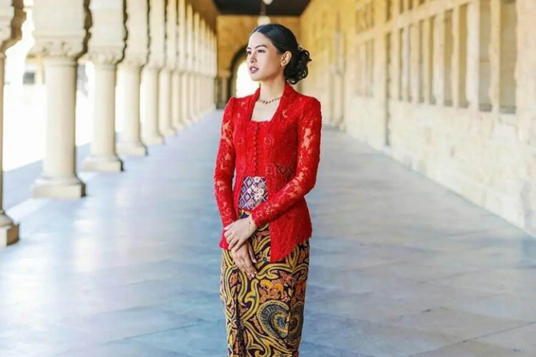 Inspirasi Kebaya Jaman Dulu Dijamin Tampil Kece Blibli Friends