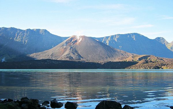 gambar pemandangan gunung yang indah