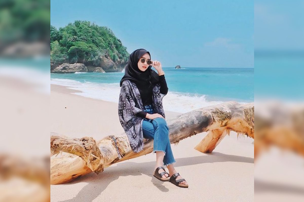 17 Ootd Ke Pantai Simple Hijab Nyaman Dan Anti Ribet Blibli Friends