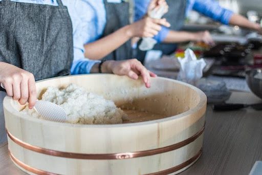 Cara Memasak Nasi Pulen Seperti Di Restoran Jepang - Blibli Friends