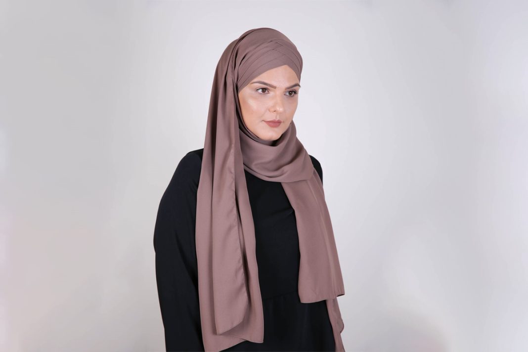 Baju Warna Taupe Cocok Dengan Jilbab Warna Apa? Cek Rekomendasinya Yuks