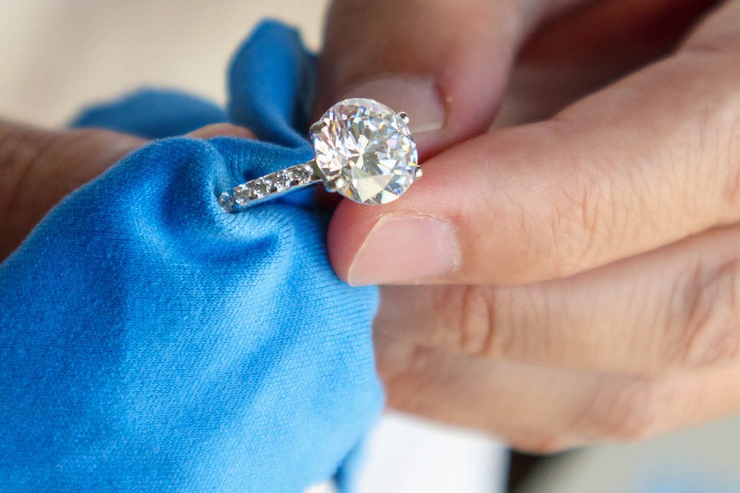 Cara Merawat Perhiasan Berlian agar Tetap Berkilau dan Indah