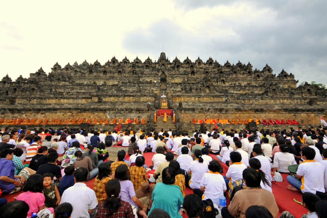 Mengenal Sejarah Lahirnya Hari Raya Waisak - Blibli Friends