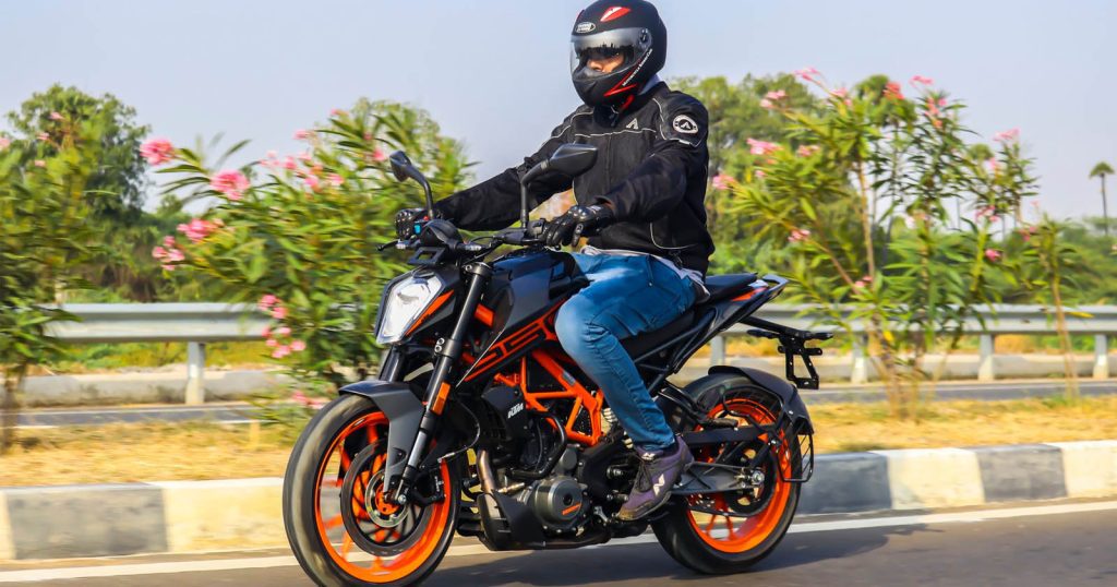 Spesifikasi KTM Duke 250, Motor Sport yang Tarikannya Mantap! - Blibli ...