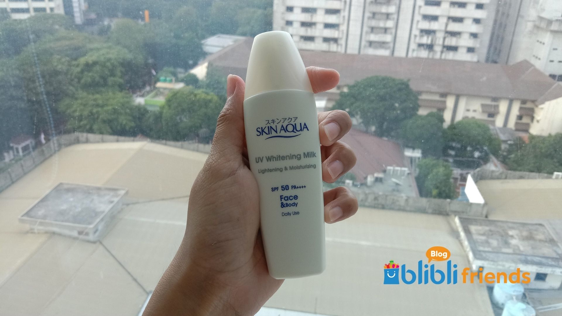 Review Skin Aqua Whitening Milk SPF 50 PA Blibli Friends