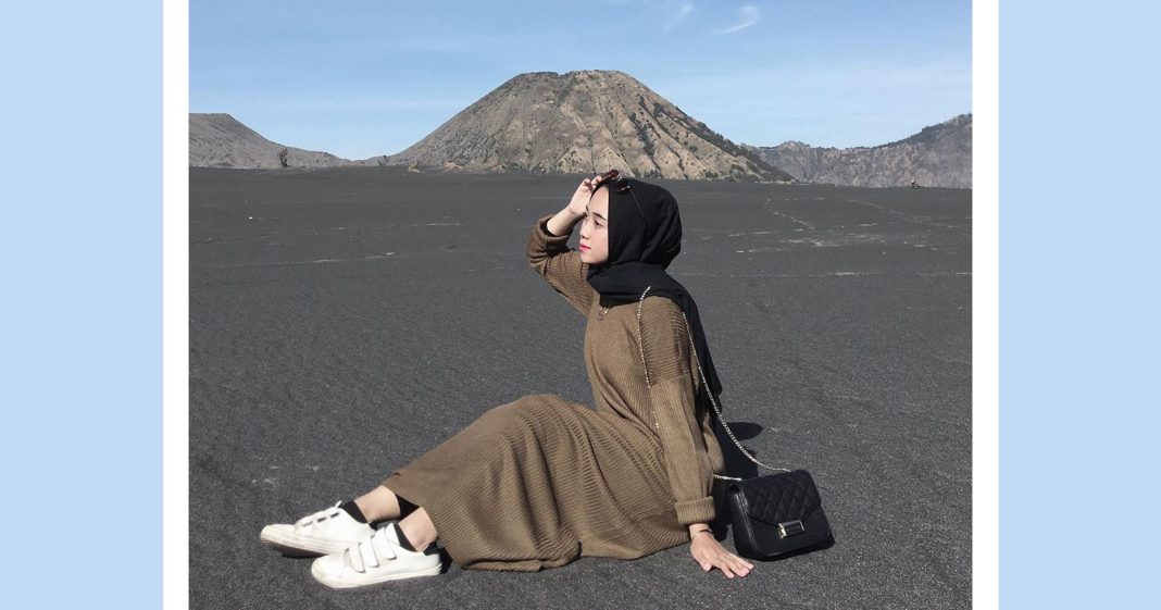 7 Ootd Bromo Hijab Keren Anti Kedinginan Blibli Friends