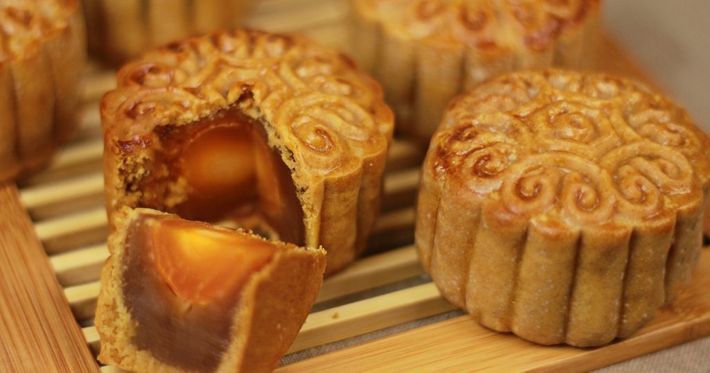 Resep Mooncake Isi Kacang Hijau Yang Enak Dan Mudah Blibli Friends