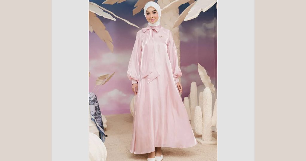 7 Inspirasi Shimmer Dress Hijab untuk Berbagai Acara, Glamor dan Elegan