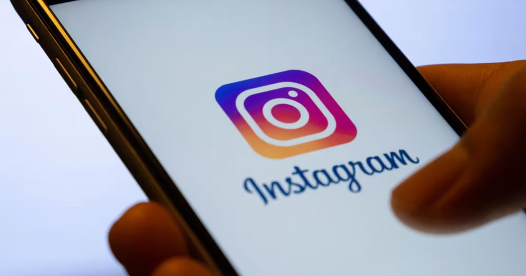 essay tentang instagram