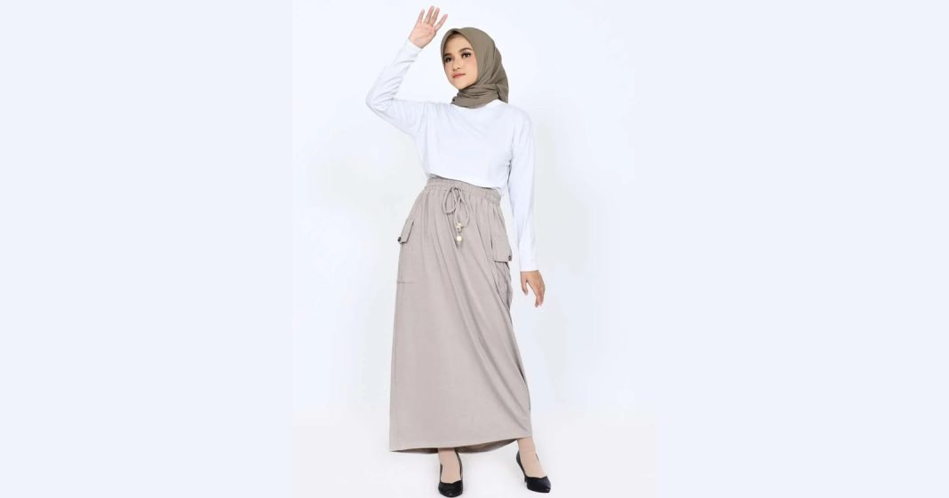 7 OOTD Rok Cargo Hijab Ala Selebgram Kekinian - Blibli Friends