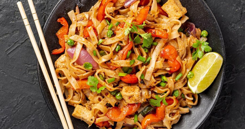 5 Kumpulan Resep Kwetiau Goreng Ala Restoran Chinese - Blibli Friends