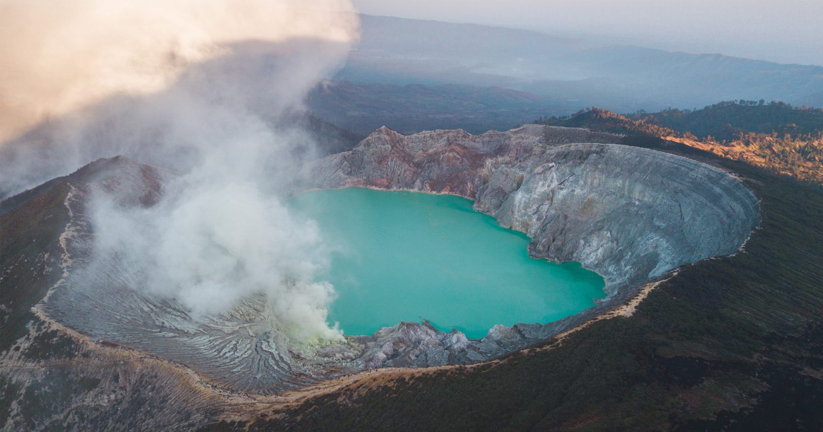 Wisata Kawah Ijen, Lokasi, Review, Rute dan Fasilitas - Blibli Friends