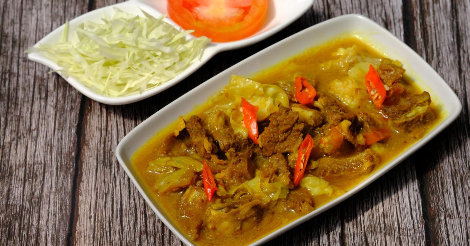 Gulai daging kambing, hidangan tradisional dengan rasa autentik dan tekstur daging yang lembut